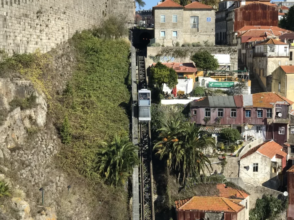 funicular dos guindais porto