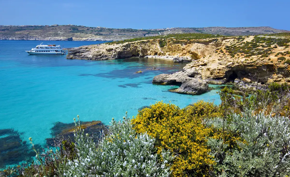 blue lagoon comino 8 11zon