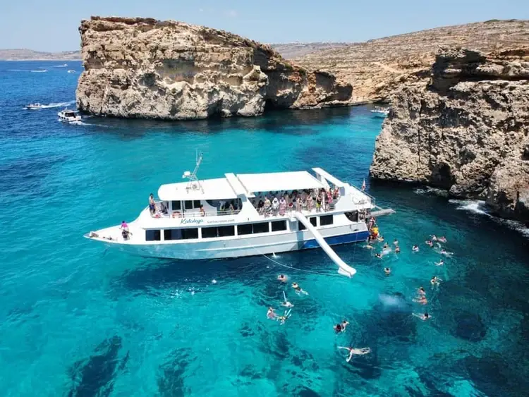 depart sliema comino