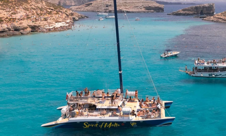 croisiere catamaran comino