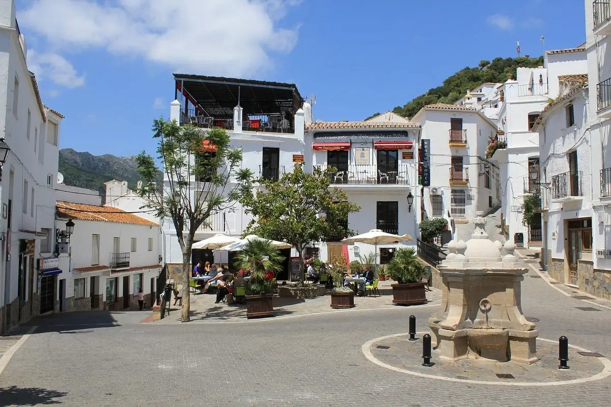 plaza espana casares