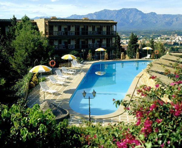 parador de tortosa small