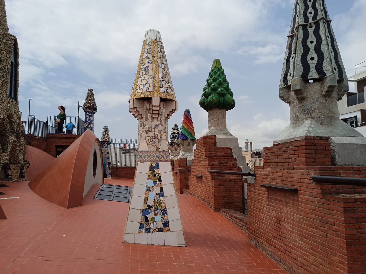 cheminées colorees palais guell