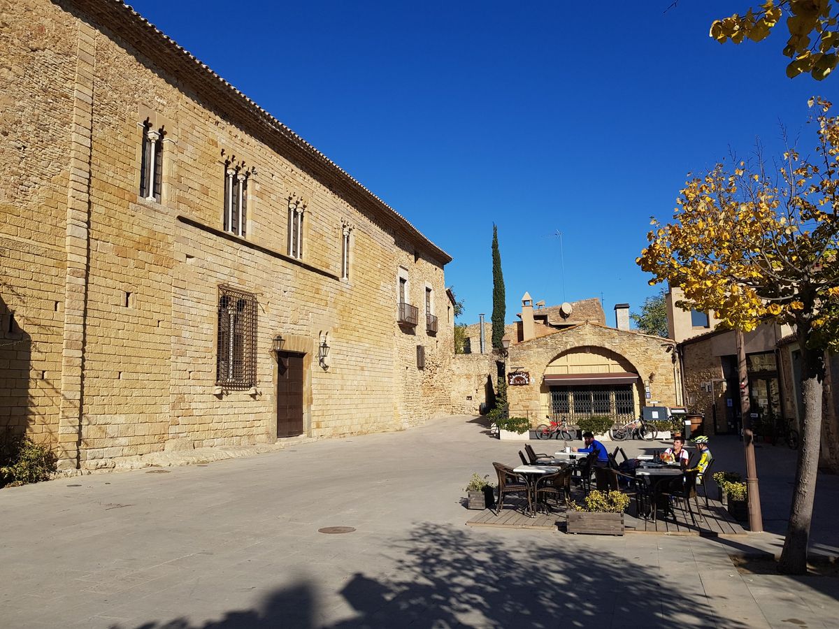 place chateau peratallada